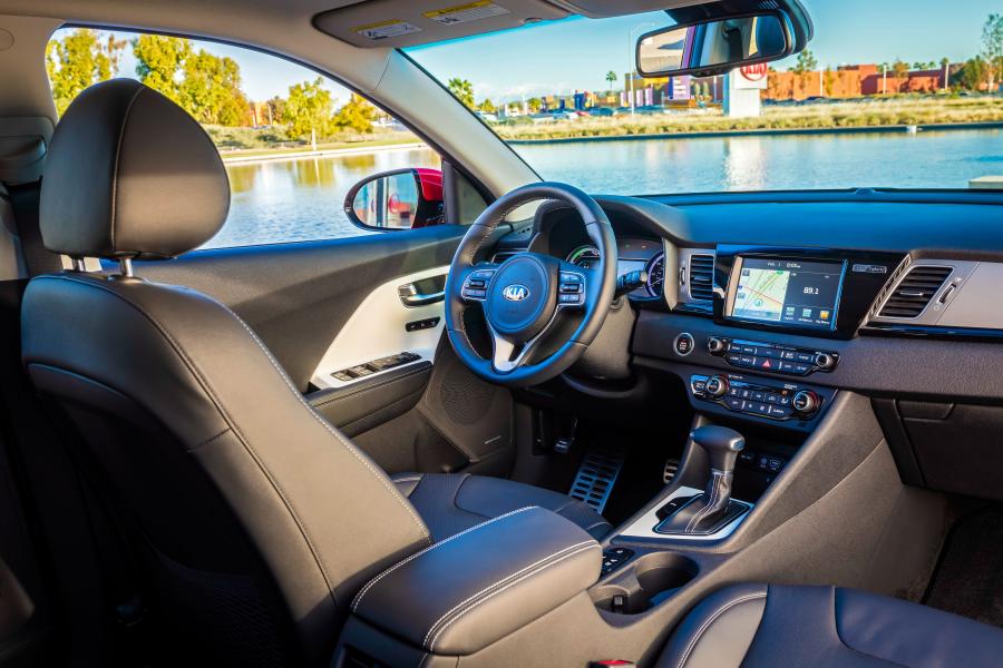 Интерьер Kia Niro (DE) 2016 года  (NA) (фото 6 из 47)